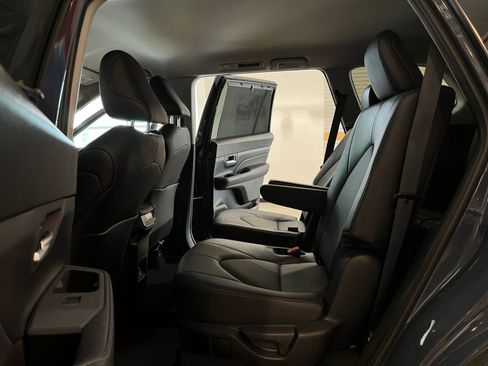 Used 2025 Toyota Grand Highlander FWD image 27