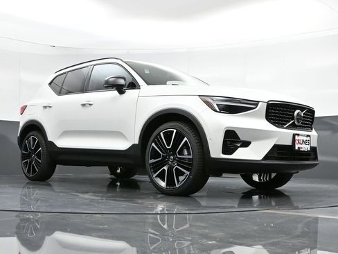 New 2025 Volvo XC40 B5 Plus w/ Climate Package AWD/4WD image 42