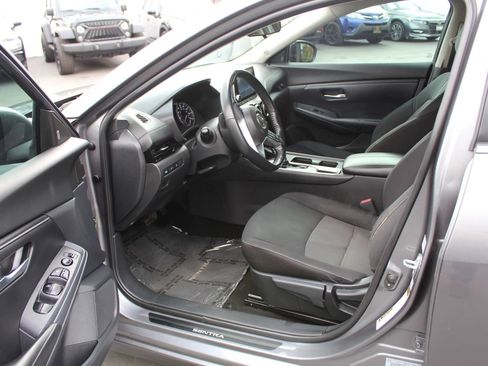 Used 2022 Nissan Sentra SV FWD image 9