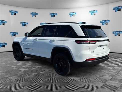 Certified 2023 Jeep Grand Cherokee Altitude image 4