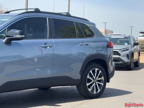 Certified 2025 Toyota Corolla Cross XLE w/ Convenience Package FWD image 9