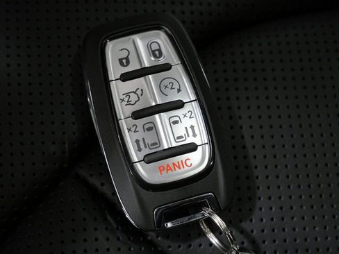 New 2026 Chrysler Pacifica Limited w/ S Appearance Package image 31