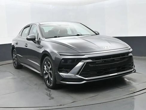 Used 2024 Hyundai Sonata SEL FWD image 2