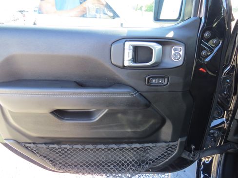 Used 2021 Jeep Gladiator Overland w/ Popular Equipment Package AWD/4WD image 18