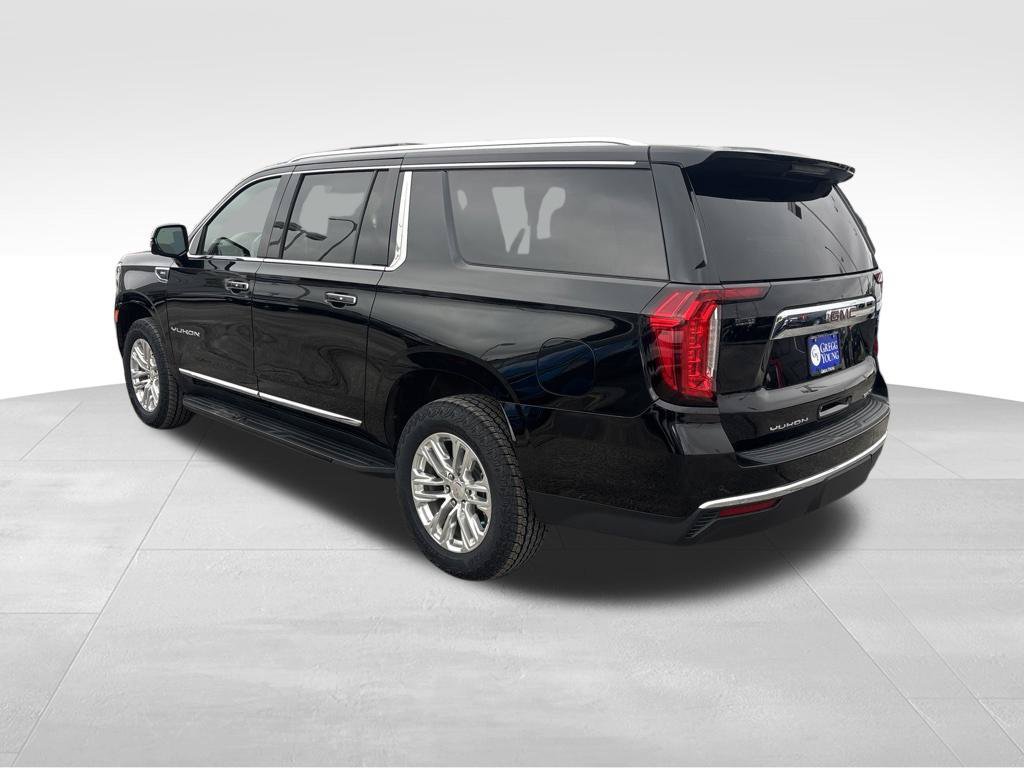 Used 2022 GMC Yukon XL SLT w/ SLT Premium Package AWD/4WD image 4