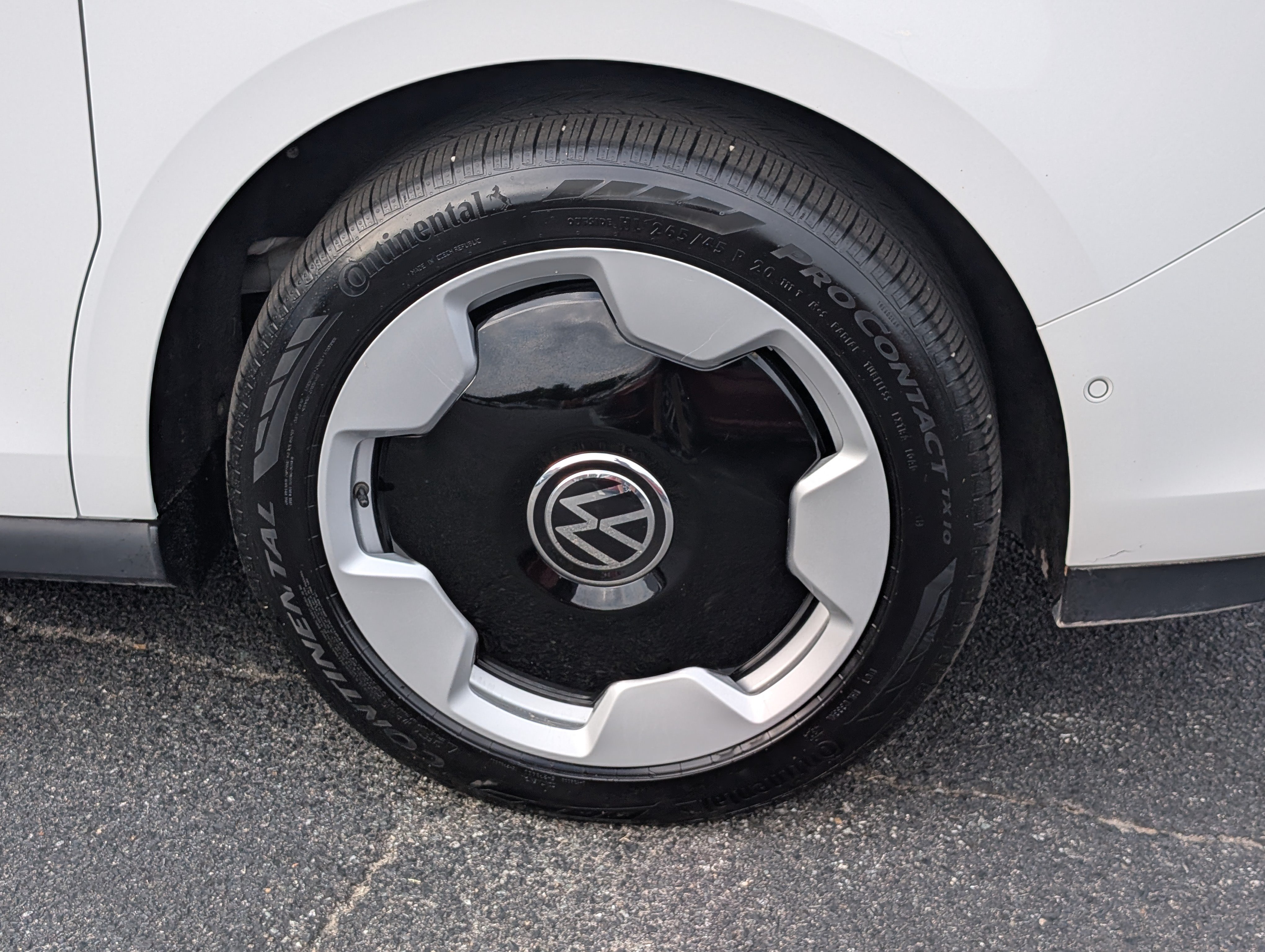 Used 2025 Volkswagen ID. Buzz Pro S RWD image 9