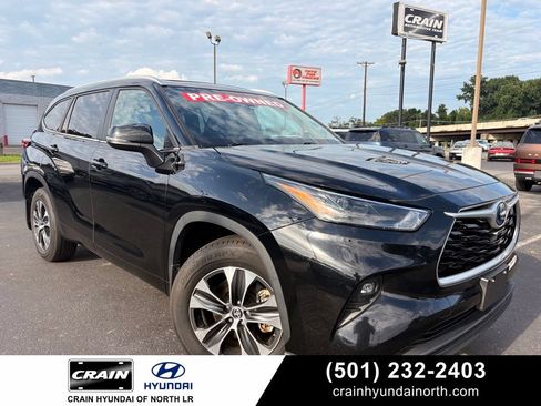 Used 2023 Toyota Highlander XLE AWD/4WD image 1