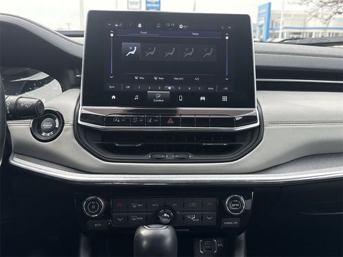 Used 2022 Jeep Compass Limited image 16