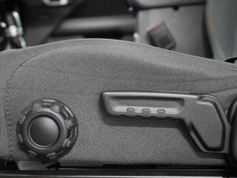 Used 2024 Jeep Wrangler Unlimited Sahara AWD/4WD image 11