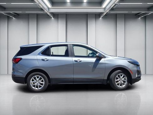 Used 2024 Chevrolet Equinox LT AWD/4WD image 3