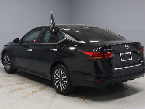 Used 2023 Nissan Altima 2.5 SV AWD/4WD image 9
