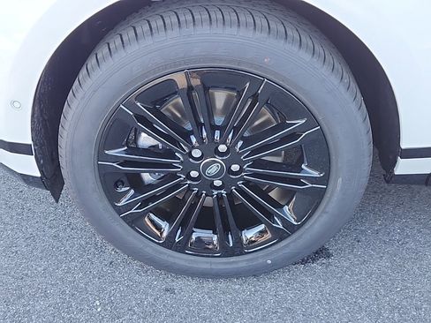 Used 2025 Land Rover Range Rover Evoque Dynamic SE image 9