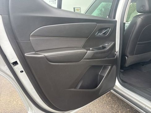 Used 2021 Chevrolet Traverse Premier AWD/4WD image 37