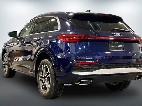 Certified 2025 Audi Q5 Premium w/ Convenience Package AWD/4WD image 12