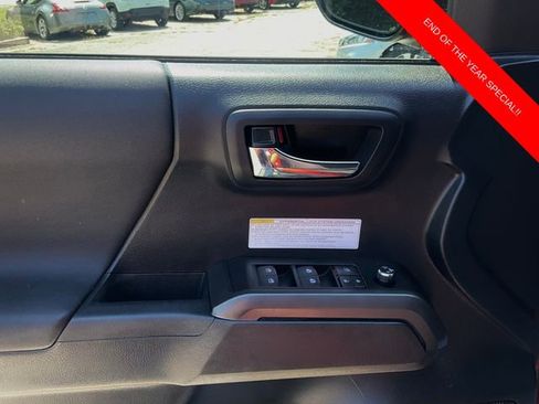 Used 2018 Toyota Tacoma TRD Off-Road image 11
