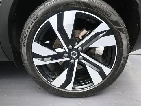 Used 2024 Volvo XC40 B5 Plus AWD/4WD image 10