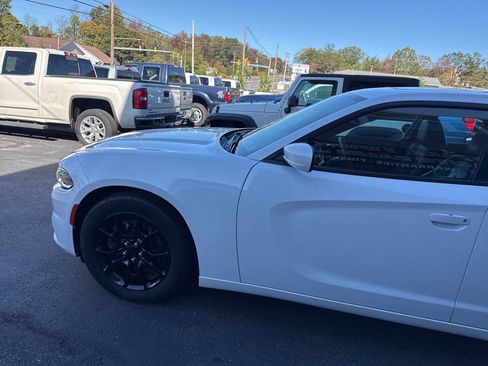 Used 2015 Dodge Charger SXT w/ AWD Premium Group image 4