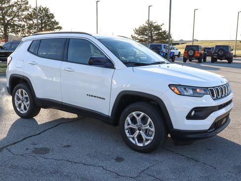 New 2026 Jeep Compass Latitude image 4