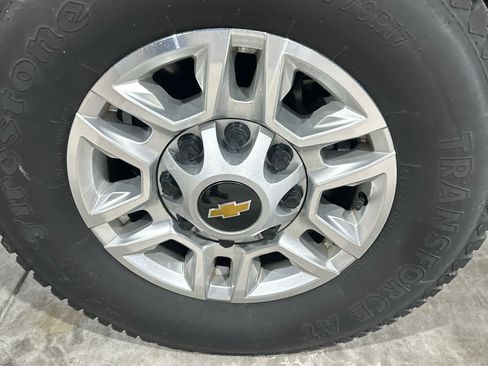 Used 2025 Chevrolet Silverado 2500 LT w/ Convenience Package image 13