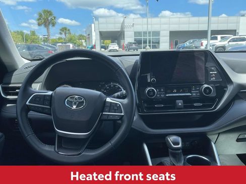 Used 2024 Toyota Highlander LE FWD image 17