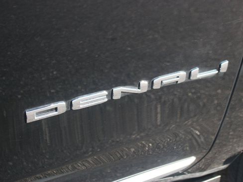 Used 2026 GMC Yukon Denali w/ Sun & Power Step Package AWD/4WD image 10
