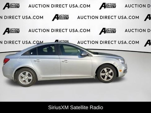 Used 2015 Chevrolet Cruze LT w/ Technology Package FWD image 6