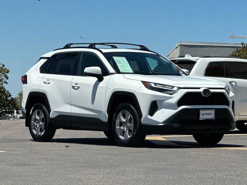 Used 2022 Toyota RAV4 XLE w/ Convenience Package FWD image 8