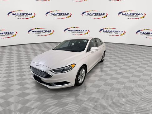 Used 2018 Ford Fusion SE w/ Fusion SE Technology Package image 4