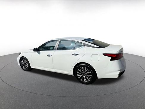 Used 2025 Nissan Altima 2.5 SV FWD image 9