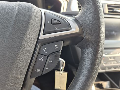 Used 2013 Ford Fusion SE FWD image 19