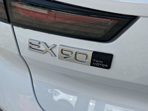 Certified 2025 Volvo EX90 Ultra image 29