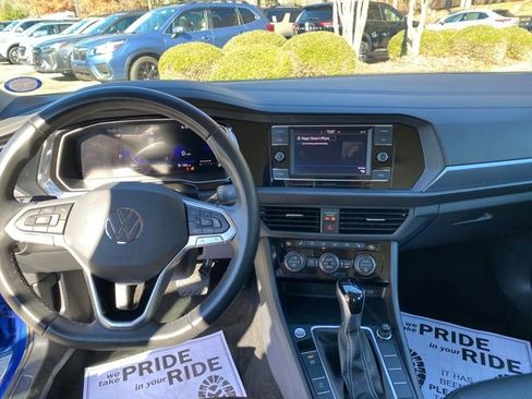 Used 2024 Volkswagen Jetta SE image 15