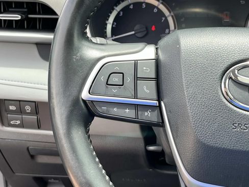 Used 2023 Toyota Highlander XLE AWD/4WD image 32