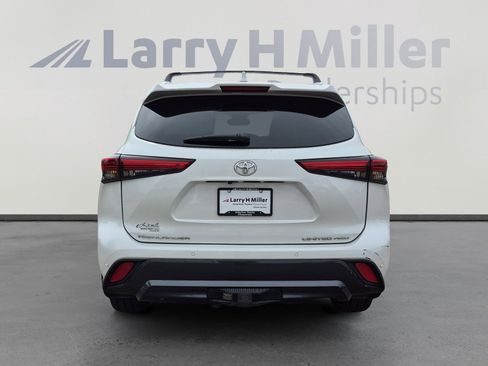 Used 2023 Toyota Highlander Limited image 4