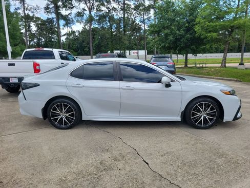 Used 2023 Toyota Camry SE FWD image 8