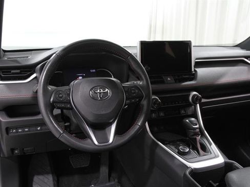 Used 2023 Toyota RAV4 SE image 6