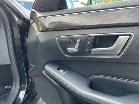 Used 2016 Mercedes-Benz E 350 4MATIC Sedan image 29