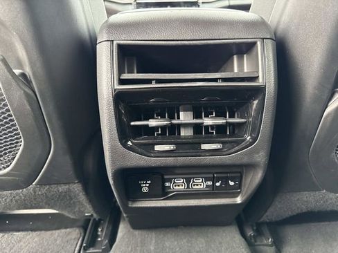 Used 2023 Jeep Grand Cherokee Limited w/ Black Appearance Package image 30