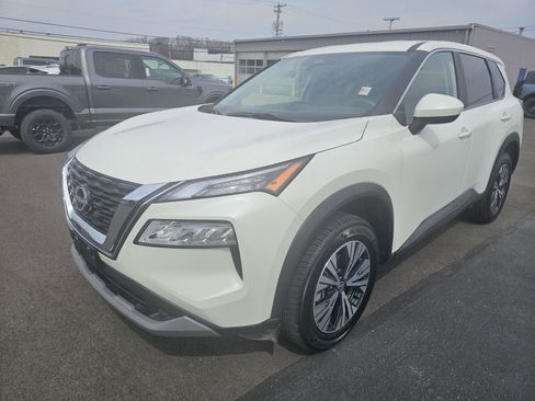 Used 2023 Nissan Rogue SV image 1