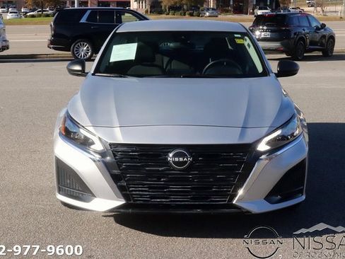 Used 2024 Nissan Altima 2.5 SV image 2