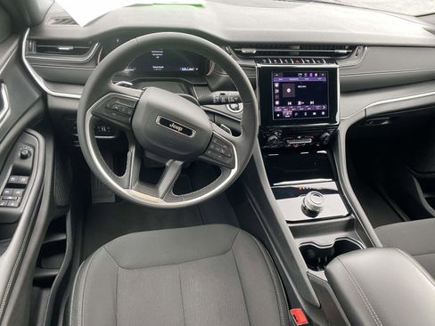 Certified 2024 Jeep Grand Cherokee Laredo X image 18