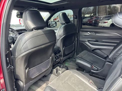 Used 2024 Jeep Grand Cherokee L Altitude AWD/4WD image 9