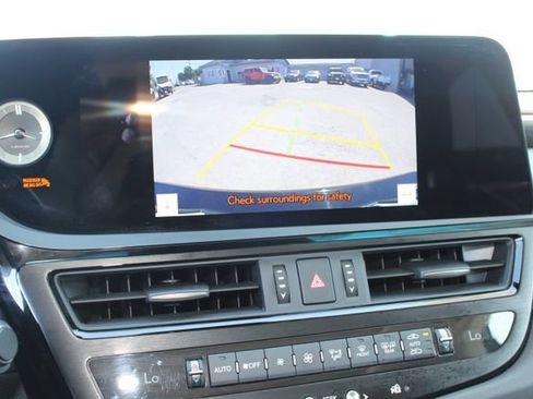 Used 2024 Lexus ES 300h w/ Premium Package FWD image 28
