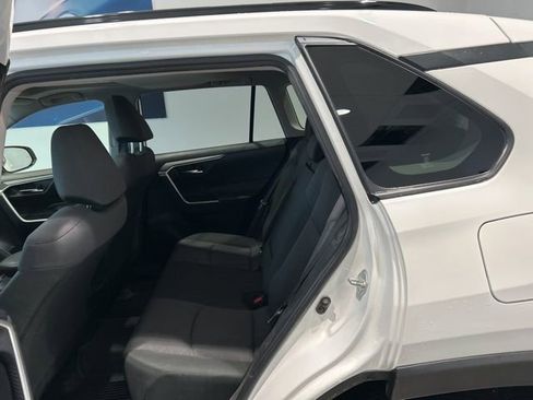 Used 2019 Toyota RAV4 XLE AWD/4WD image 17