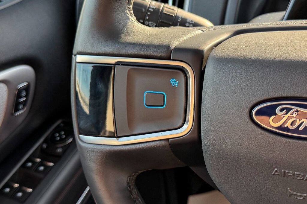 Used 2025 Ford Expedition Active AWD/4WD image 31