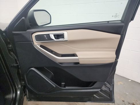 Used 2023 Ford Explorer XLT w/ Equipment Group 202A AWD/4WD image 32