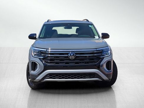 Used 2024 Volkswagen Atlas Peak Edition SE AWD/4WD image 3