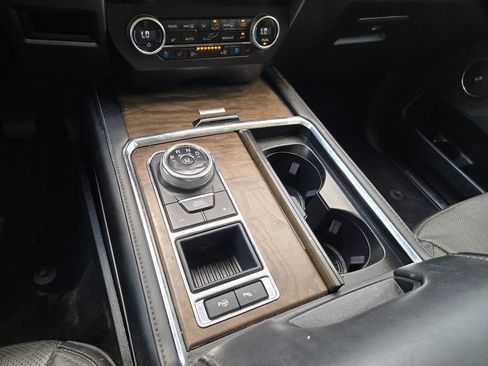 Used 2019 Ford Expedition Platinum RWD image 17