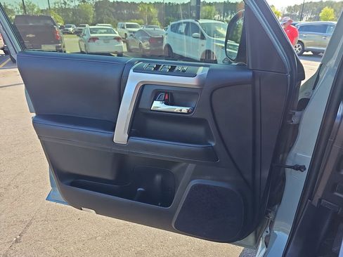 Used 2022 Toyota 4Runner TRD Sport AWD/4WD image 30