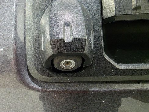 Used 2016 Toyota Tacoma TRD Sport image 26